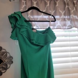 JOVANI Gown, Size 6-Gorgeous Green, beautifully sculpted silhouette, one sleeve